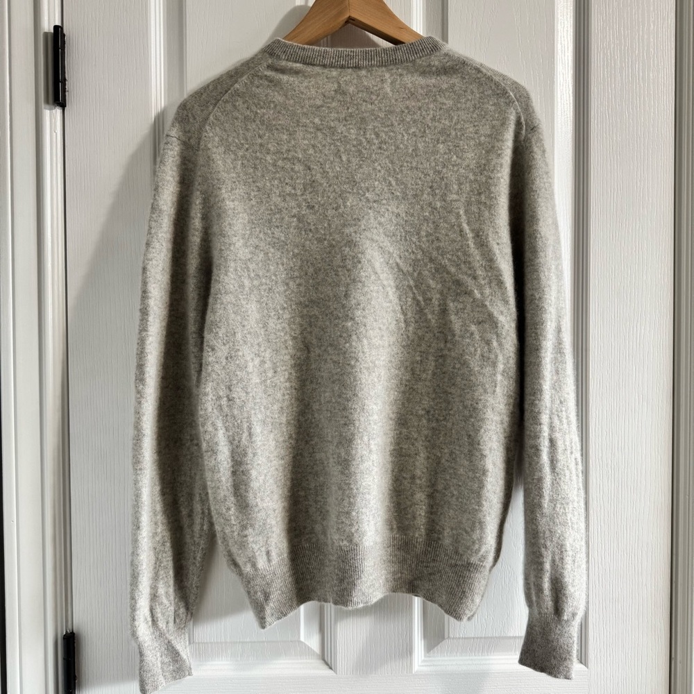 Women's V-Neck 100% Cashmere Sweater in Light Gray M/L - Picture 2 of 5